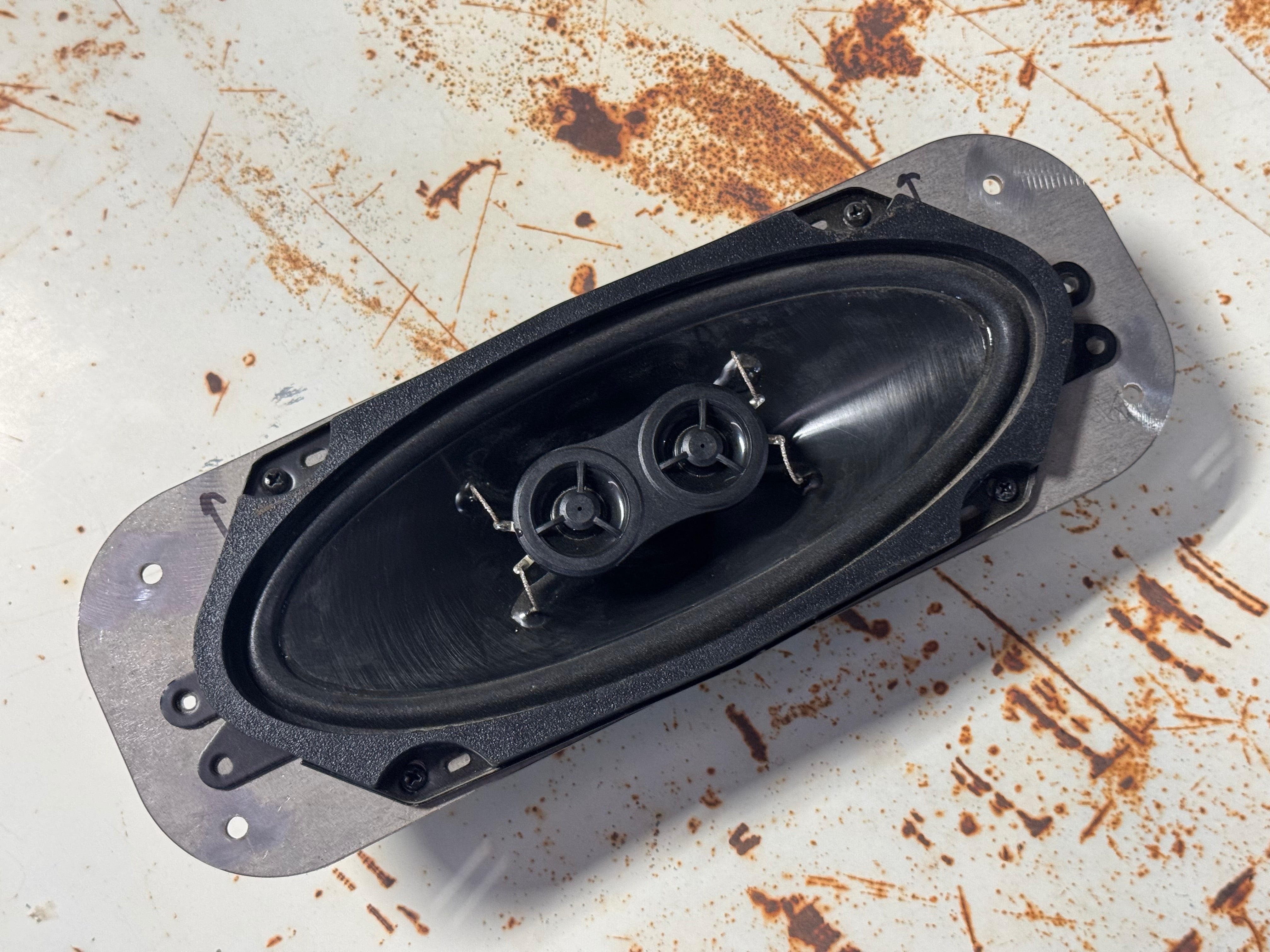 Jeepster Commando Center Dash Speaker Mount